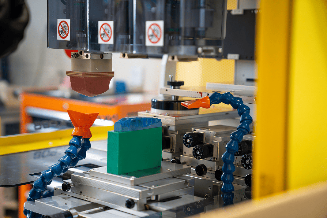 Dettaglio di una macchina per tampografia